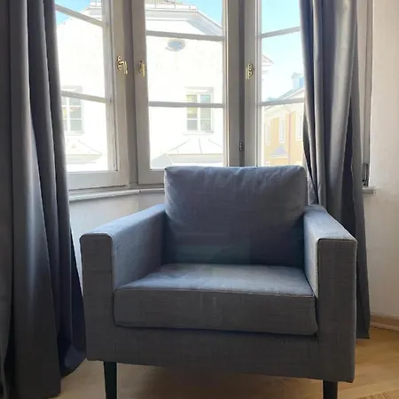 Little Center Golden Roof 12 *