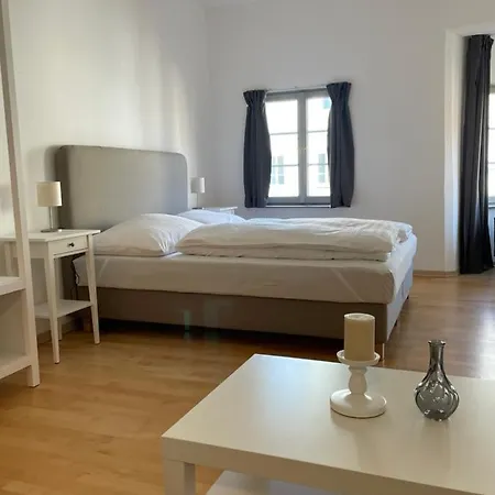 Little Center Golden Roof Apartman *