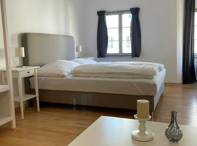 Little Center Golden Roof 12 アパート *